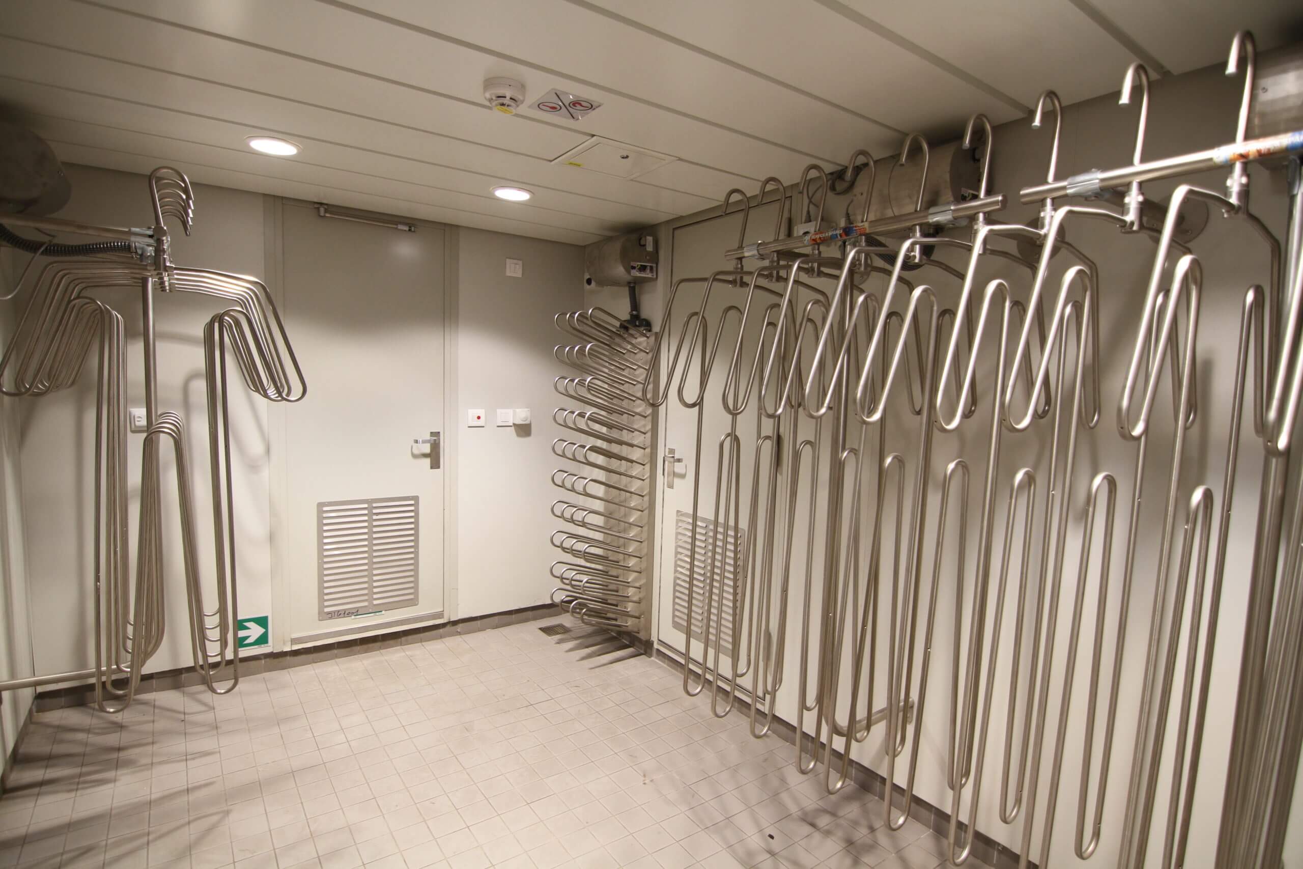 drying room equipment for fishing vessel for suits, gloves and boots